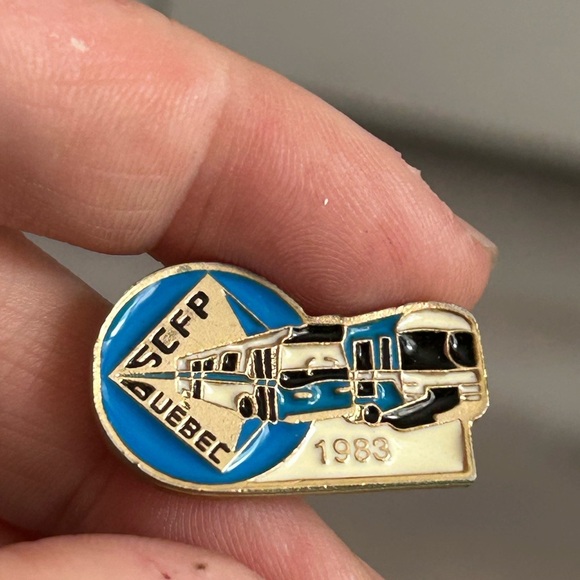 5/$25 Vintage 1983 Quebec bus transportation travel Pin 🚌 - Picture 4 of 7